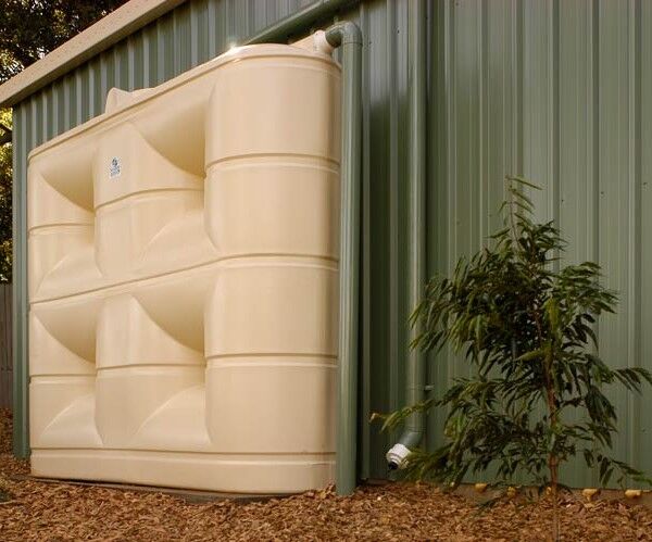 3000-litre-slimline-rain-water-tank-plumbed-to-shed-600x499