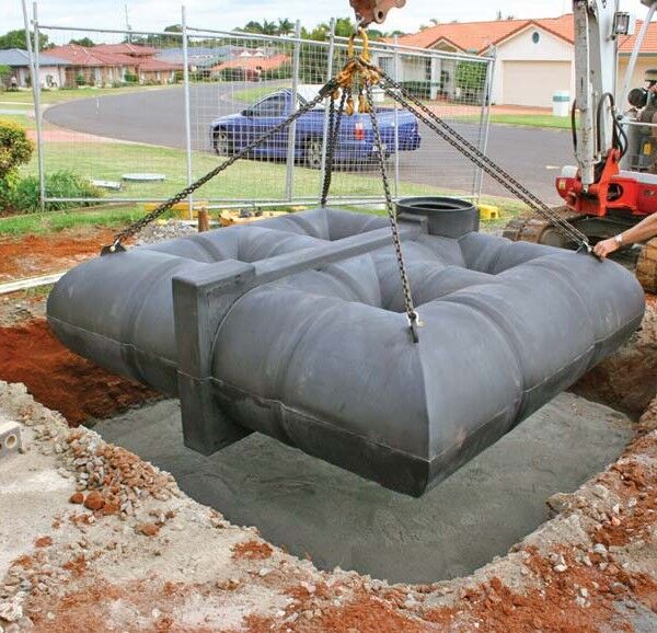underground-water-tank-installation-600x578